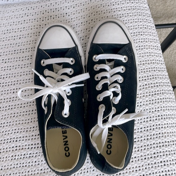 Black low top converse size 7 - Picture 2 of 5